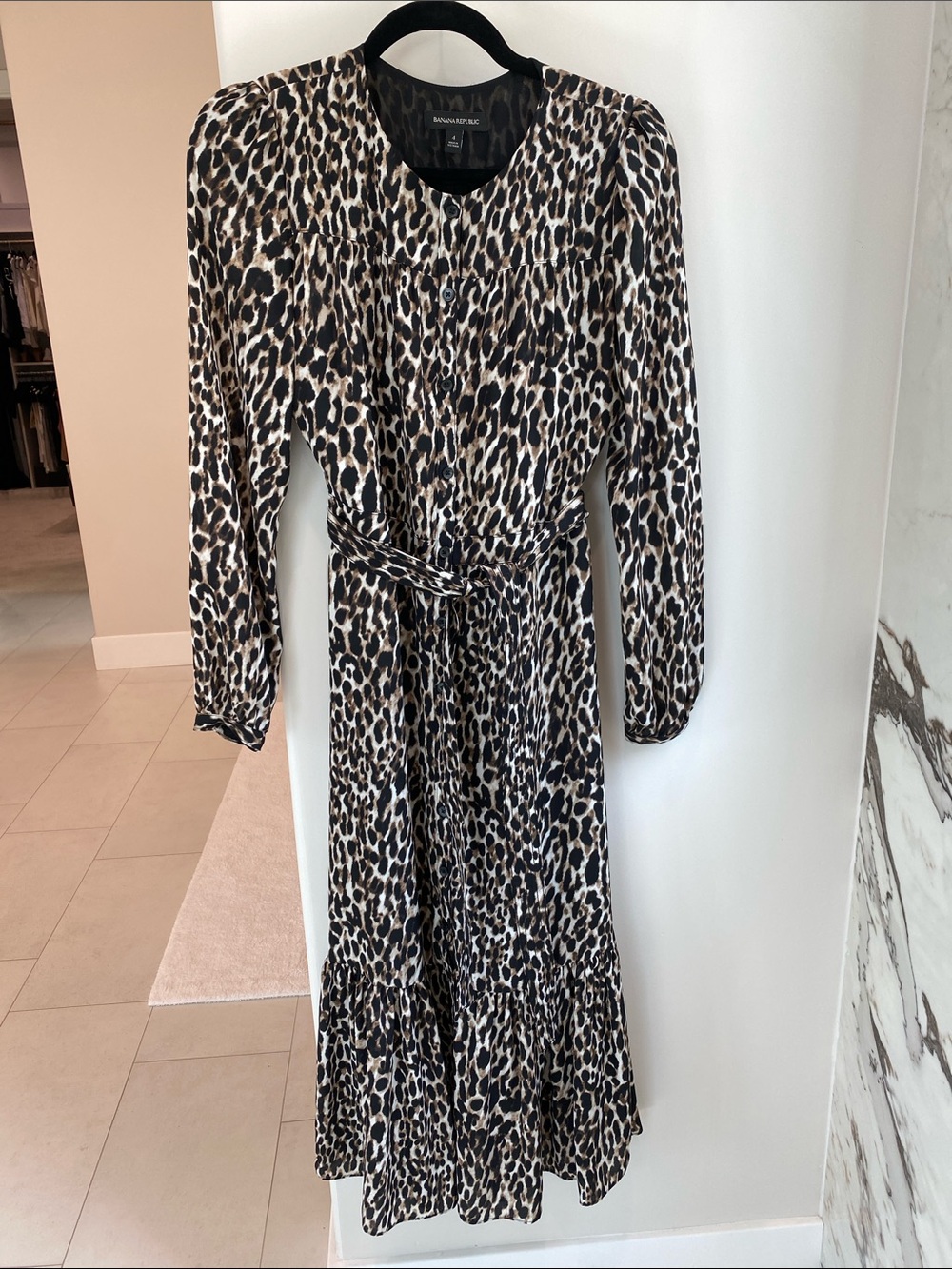 LIKE NEW BANANA REPUBLIC ANIMAL PRINT DRESS